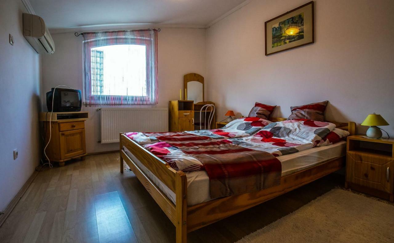 Kis-Gast Panorama Apartman Хайдусобосло Экстерьер фото
